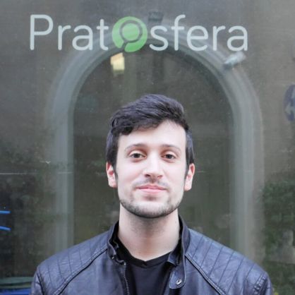 Samuel Weinmann in front of Pratosfera, a local news publication in Prato, Italy.