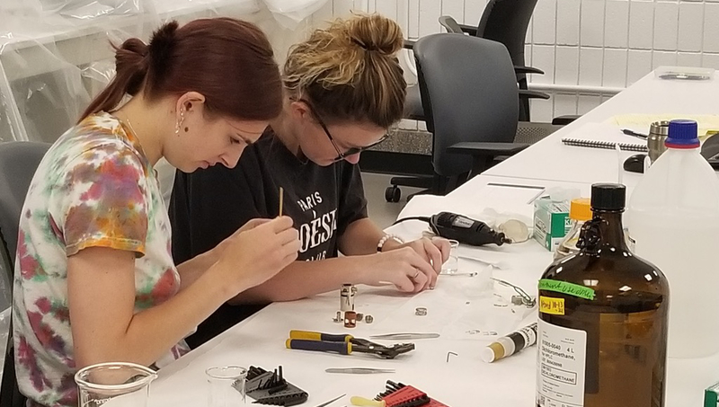 Mackenzie Pavlik ’23 (left) and Abby Veeser ’23 M.S. gain hands-on experience in the lab.