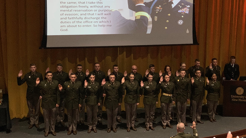 Servicemembers taking the oath of office