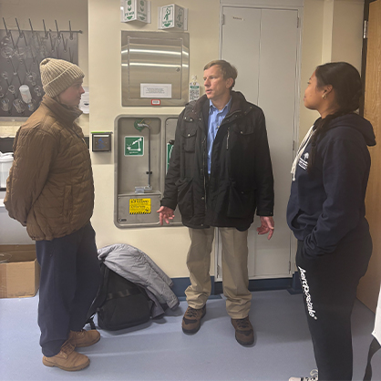 LA Angela Chu ’26 meets with her mentee, Sydney Smith '26, '27 M.S., alongside Organic Chemistry professor Dr. Eddie Luzik