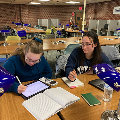 Samantha Novo ’23 (right) during her office hours.