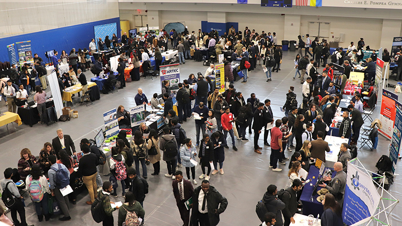 Hundreds of students gathered at the expo event.