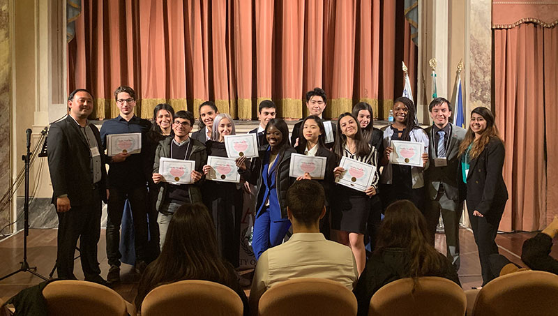 Image of students in Italy