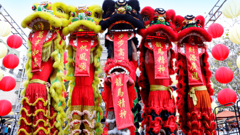 lion dance and writing couplets
