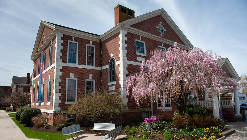 Maxcy Hall at the University of New Haven.