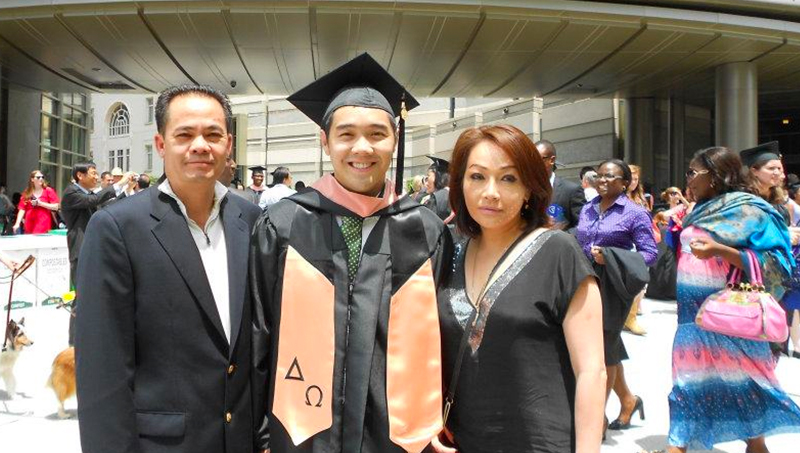 Image of Alvin Tran, Sc.D., MPH, and his parents at his graduation from Emory University.
