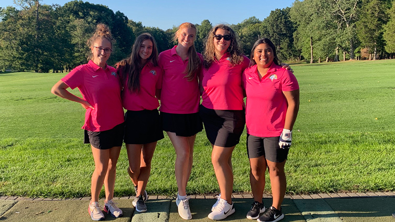 Members of the women's golf team