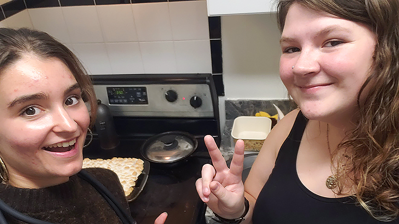 Beatrice Glaviano ’26 (left) and her friend Taelia Jones in the kitchen.