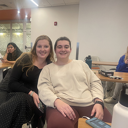 Allison Mahr ’24 (left) and Sydney Altieri ’25 in their Model United Nations class.